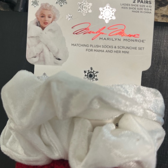 SAME DAY SHIP: Mother and daughter matching socks and scrunchies - Picture 4 of 4